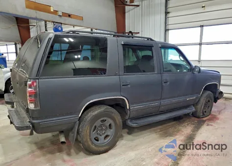 1998 Chevrolet Tahoe K1500 z USA, uszkodzony, nr VIN 1GNEK13R6WJ329053